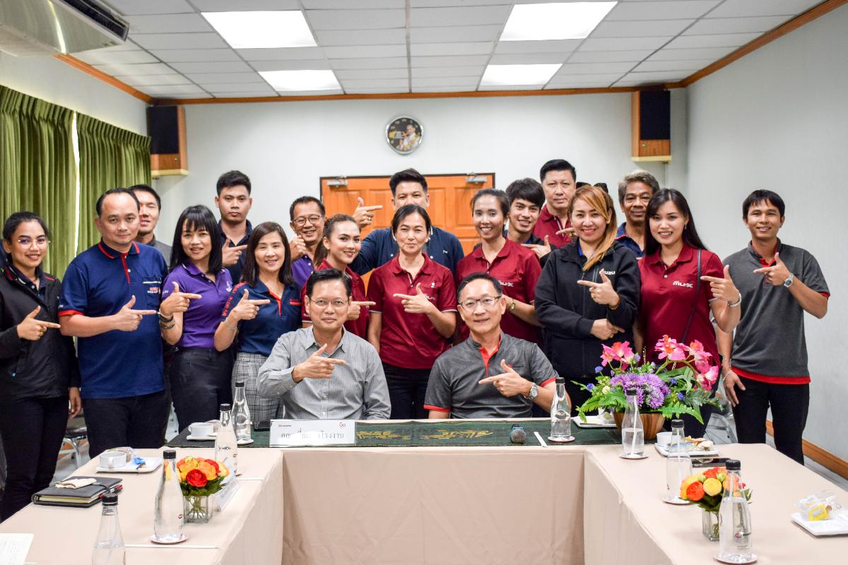 บริษัท อีซูซุสงวนไทย มอเตอร์สเซลส์ จำกัด เยี่ยมชมโรงงานประกอบรถดัมพ์และรถเทรลเลอร์ บริษัท สามมิตรมอเตอร์สแมนูแฟคเจอริง จำกัด (มหาชน)